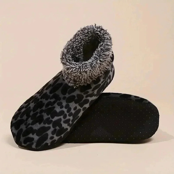 Leopard Print Floor Socks - Picture 4 of 5